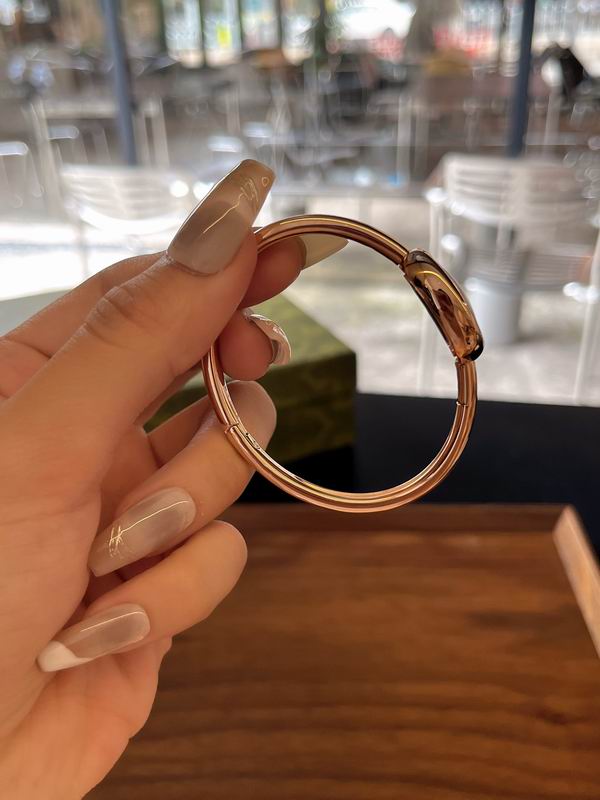 Old Money Oval Watch - draft