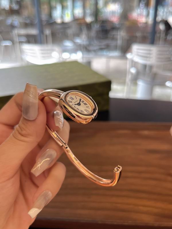 Old Money Oval Watch - draft